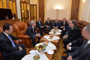 Президент Серж Саргсян посетил посольство РФ