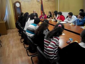 Министр образования и науки РА Армен Ашотян обсудил со школьниками Гюмри ряд образовательных тем
