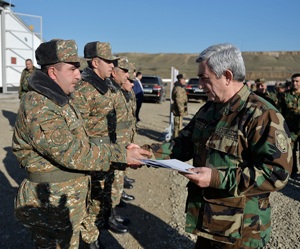 Президент Серж Саргсян посетил оборонные рубежи Армении, в ходе визита в НКР обсудил вопросы двустороннего взаимодействия