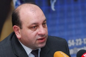 Депутат отрицает связь Ара Абрамяна с партией “Армянское возрождение”