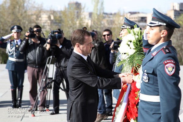 Дмитрий Медведев почтил память жертв Геноцида армян