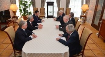 В Санкт-Петербурге президенты Армении, России и Азербайджана выступили с совместным заявлением