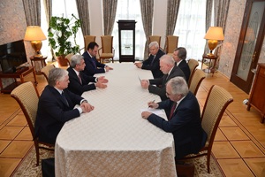 В Санкт-Петербурге президенты Армении, России и Азербайджана выступили с совместным заявлением