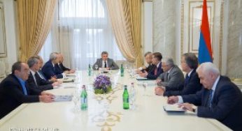 Премьер-министр принял членов Общественного совета