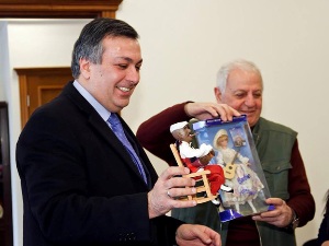 Ереванский музей “отобрал” кукол у Мишель Обамы