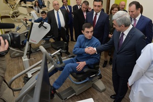 Президент посетил реабилитационный центр защитника Отечества