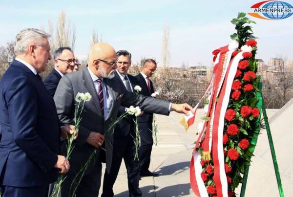 Делегация Сената Польши почтила память Святых мучеников