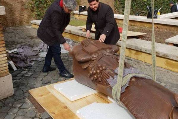 В Ватикане установлен памятник Нарекаци