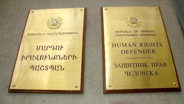 Омбудсмен потребовал освободить несовершеннолетних