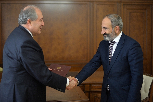 Президент РА Армен Саркисян поздравил Никола Пашиняна