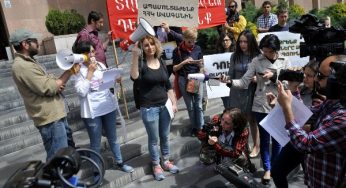 Акция протеста перед мэрией Еревана