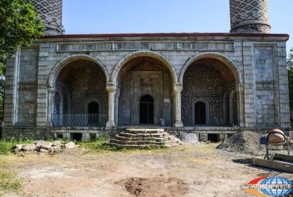 Продолжается реставрация мечети в Шуши