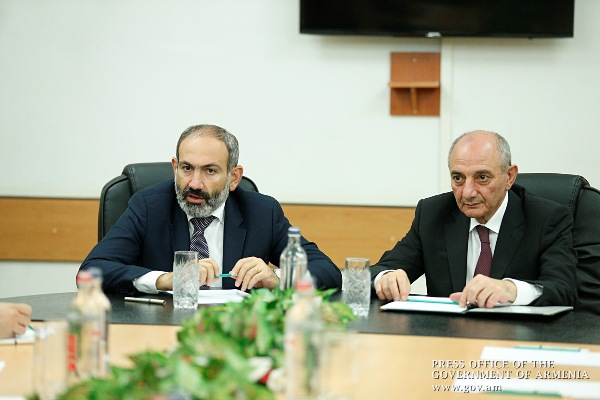 Обсуждены вопросы расширения сотрудничества двух армянских государств