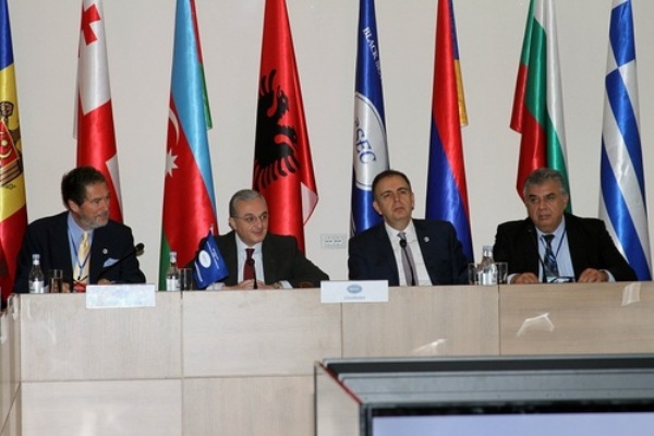 Ереван за открытие границы и свободное сотрудничество
