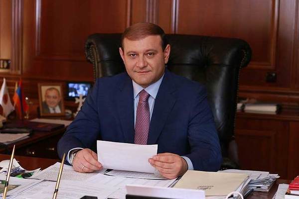 Мэр Еревана Тарон Маргарян подал в отставку