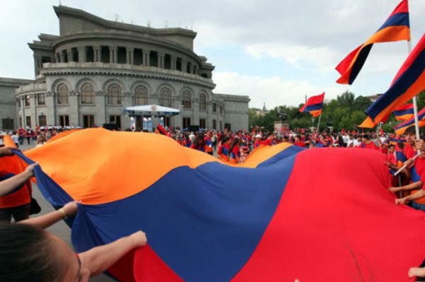 Сегодня армянский народ празднует великий священный праздник — День Независимости