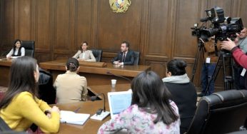 Программа правительства: обсуждение продолжилось и на брифингах