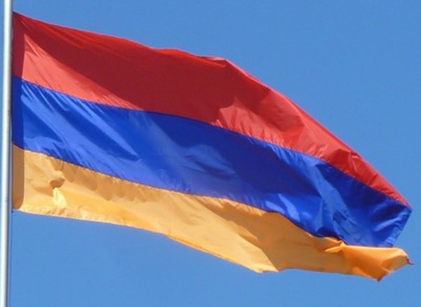 Состоялась церемония освящения флага Армении