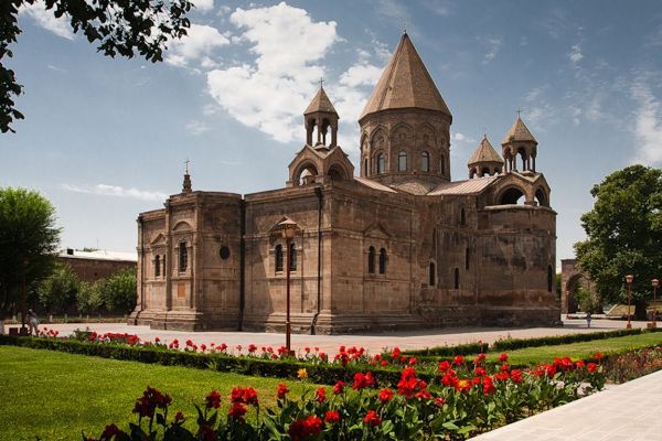 Реакция Святого Престола Эчмиадзина на публикацию ВВС об Армянской Апостольской церкви