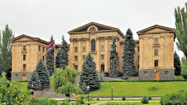 Здание парламента РА — в десятке самых красивых