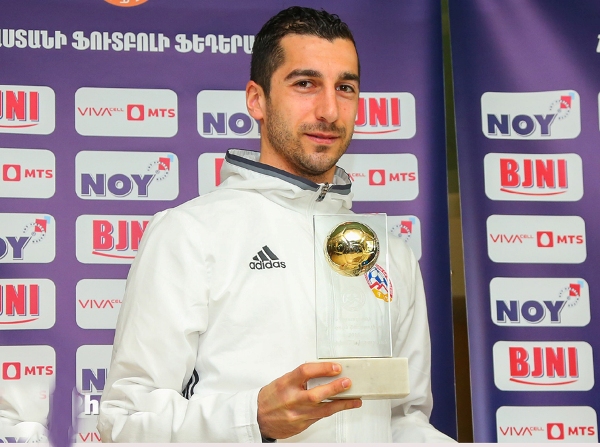 Мхитарян вновь футболист года в Армении