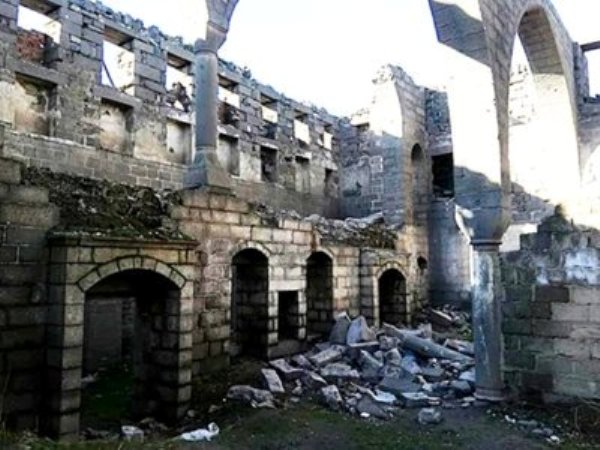 В Турции обрушилась Армянская церковь