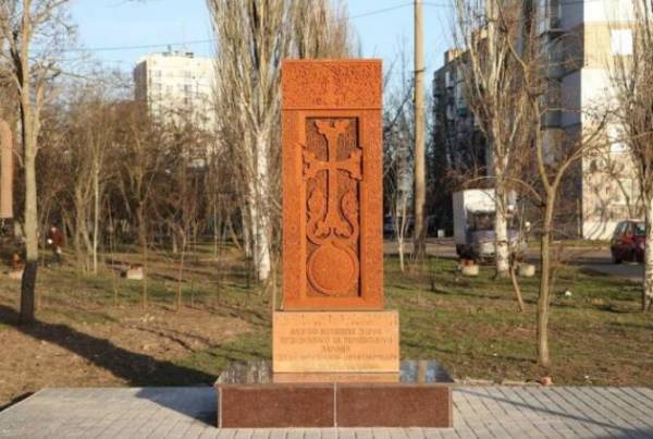 Армянский хачкар в Бердянске