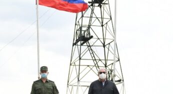 Флаги Армении и России, развевающиеся на границе — символ наших союзнических отношений