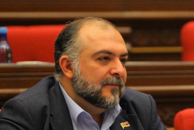 Азербайджанцы жалуются, что наемники грабят их магазины и людей: депутат НС