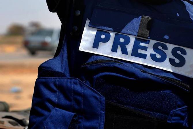 Корреспонденты французской “Le Monde” в Арцахе попали под обстрел Азербайджана: есть 2 раненых