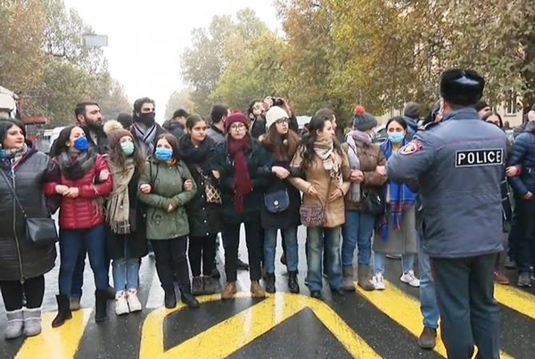 Призывы к единству и солидарности на фоне акций протеста