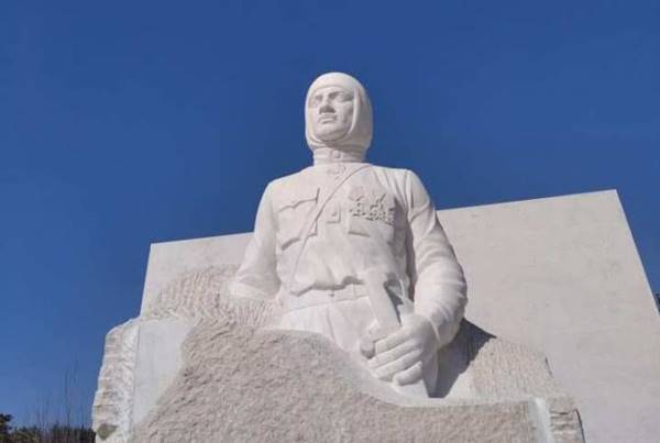Памятник Гарегину Нжде не демонтирован