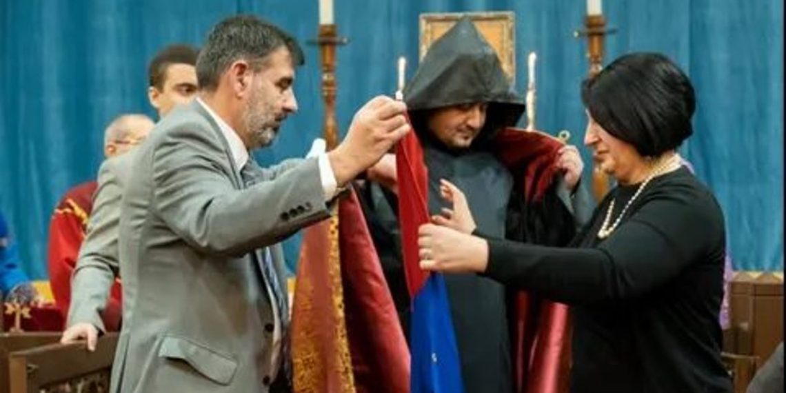 Церемония освящения государственного флага Армении