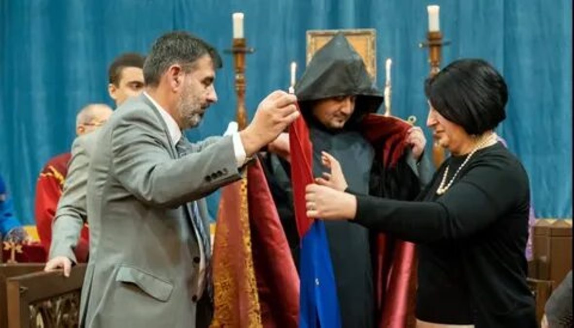 Церемония освящения государственного флага Армении