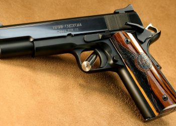 Сотрудникам КГД — боевое оружие