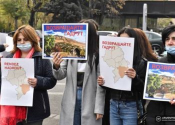 Беженцы из Гадрута протестуют