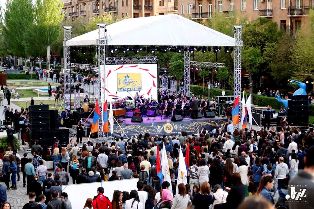 В Ереване отпразднуют Международный день джаза. В Парке влюбленных — влюбленные в джаз.