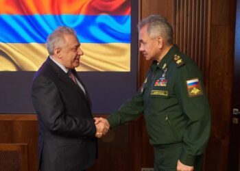 Арутюнян и Шойгу достигли договоренности о шагах по разрешению ситуации на армяно- азербайджанской границе