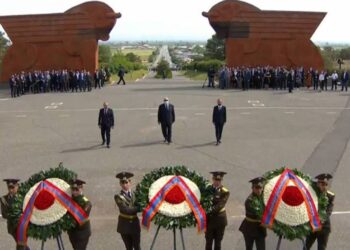 Высшее руководство Армении почтило память героев Сардарапатской битвы