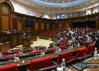 Парламент Армении единогласно принял заявление об осуждении действий Азербайджана