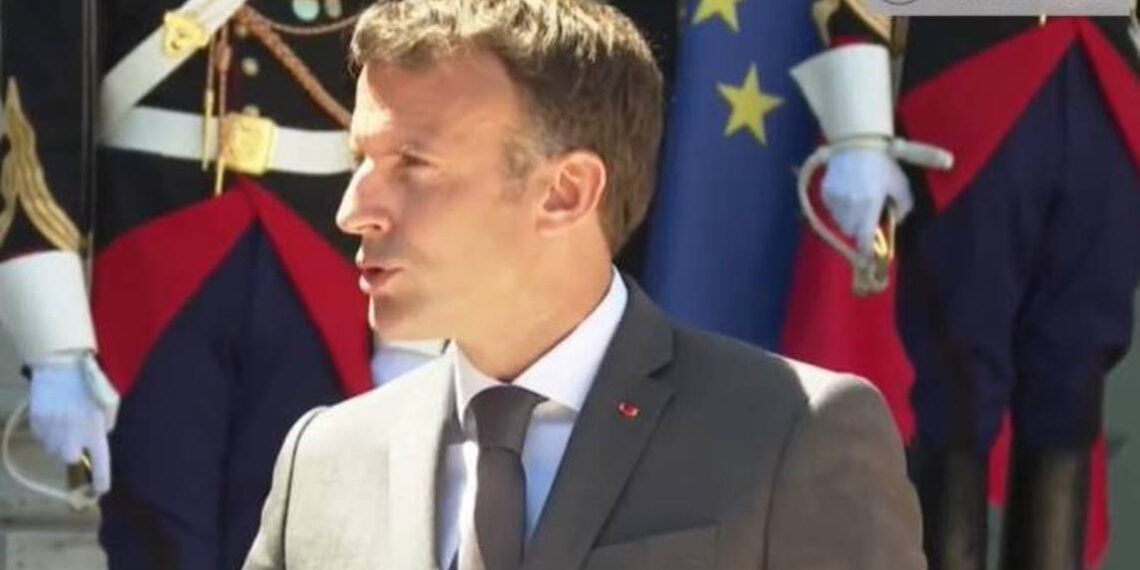 Азербайджанские силы должны выйти с территории суверенной Армении: Эммануэль Макрон