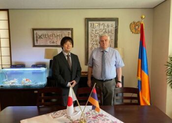 В учебниках по музыке общеобразовательных школ Японии написано и об армянском дудуке