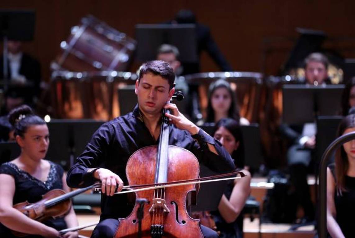 Нарек Ахназарян исполнит с симфоническим оркестром написанный для него концерт