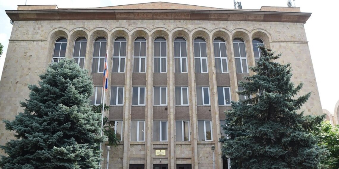 Оппозиция намерена обратиться в КС Армении
