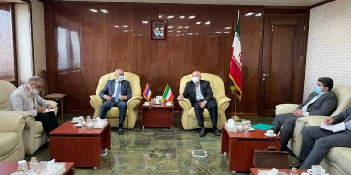 Посол Туманян и член правительства Ирана обсудили план строительства третьей высоковольтной линии