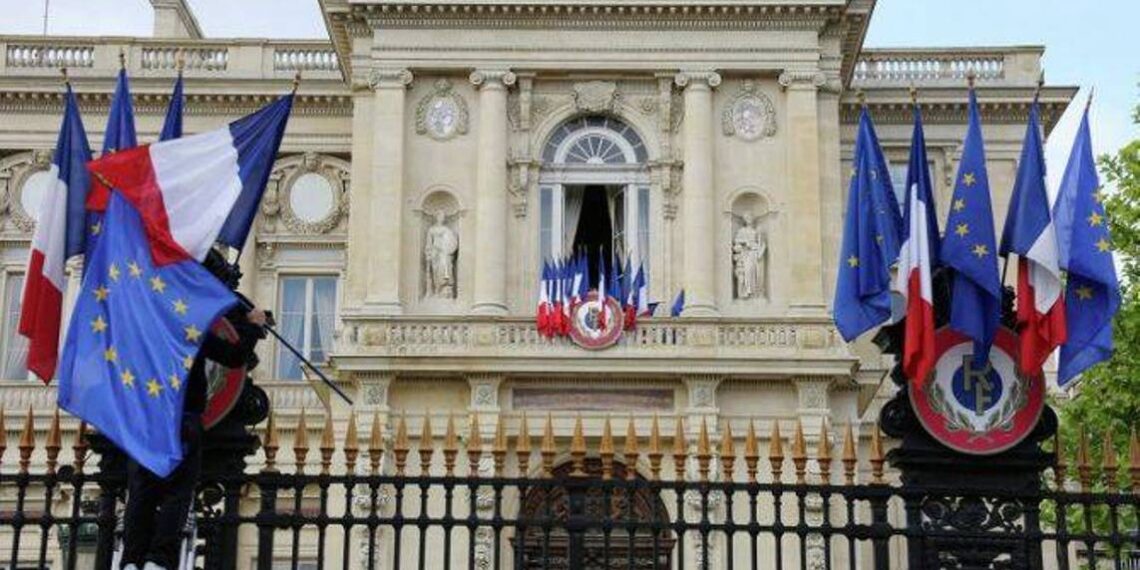 Франция приветствует освобождение 15 пленных армян и призывает Азербайджан освободить всех