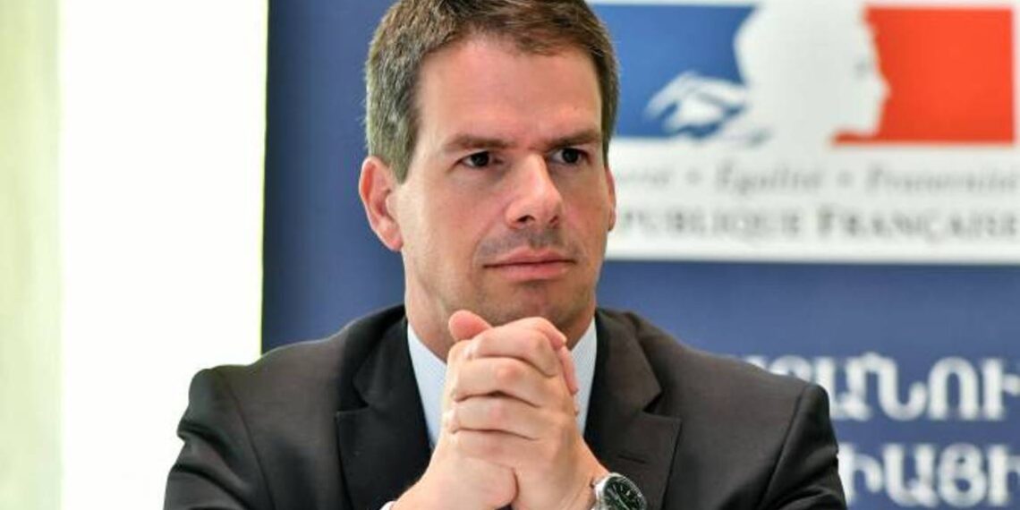 Когда Ерасх не может заснуть, Ереван тоже не спит: Джонатан Лакотт о напряженности на границе