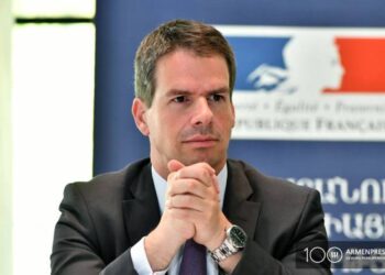 Когда Ерасх не может заснуть, Ереван тоже не спит: Джонатан Лакотт о напряженности на границе