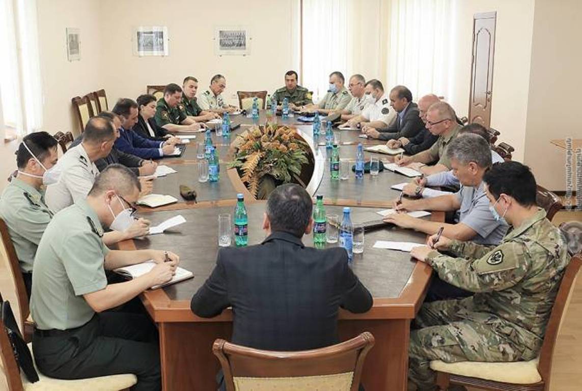Минобороны Армении представило аккредитованным в Армении военным атташе ситуацию на границе