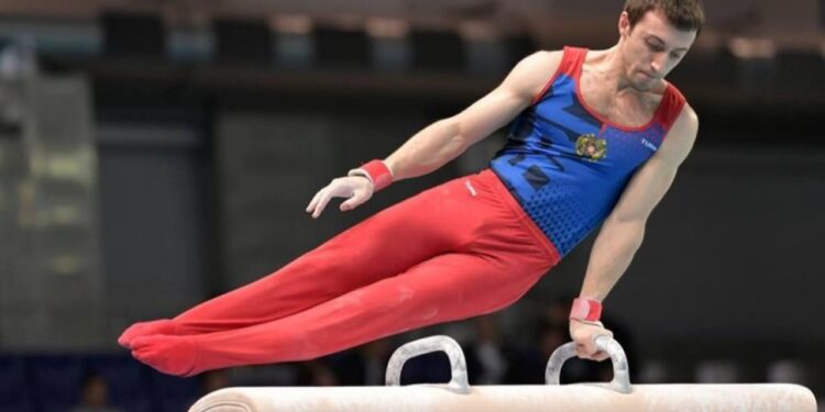 А на гимнастическом коне Артур Давтян не преуспел